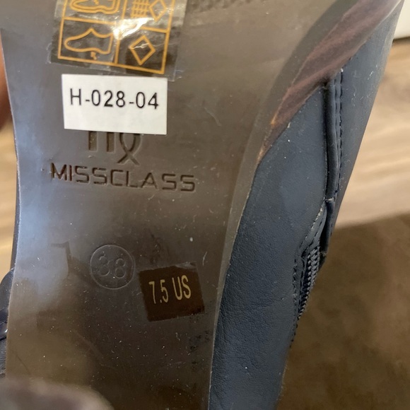 Leather Heeled Boot - Picture 5 of 5